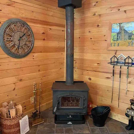 Romantic Chalet W/ Hot Tub Close To Roan Mountain
